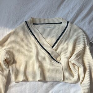 Elegant Cream Buttoned Cardigan